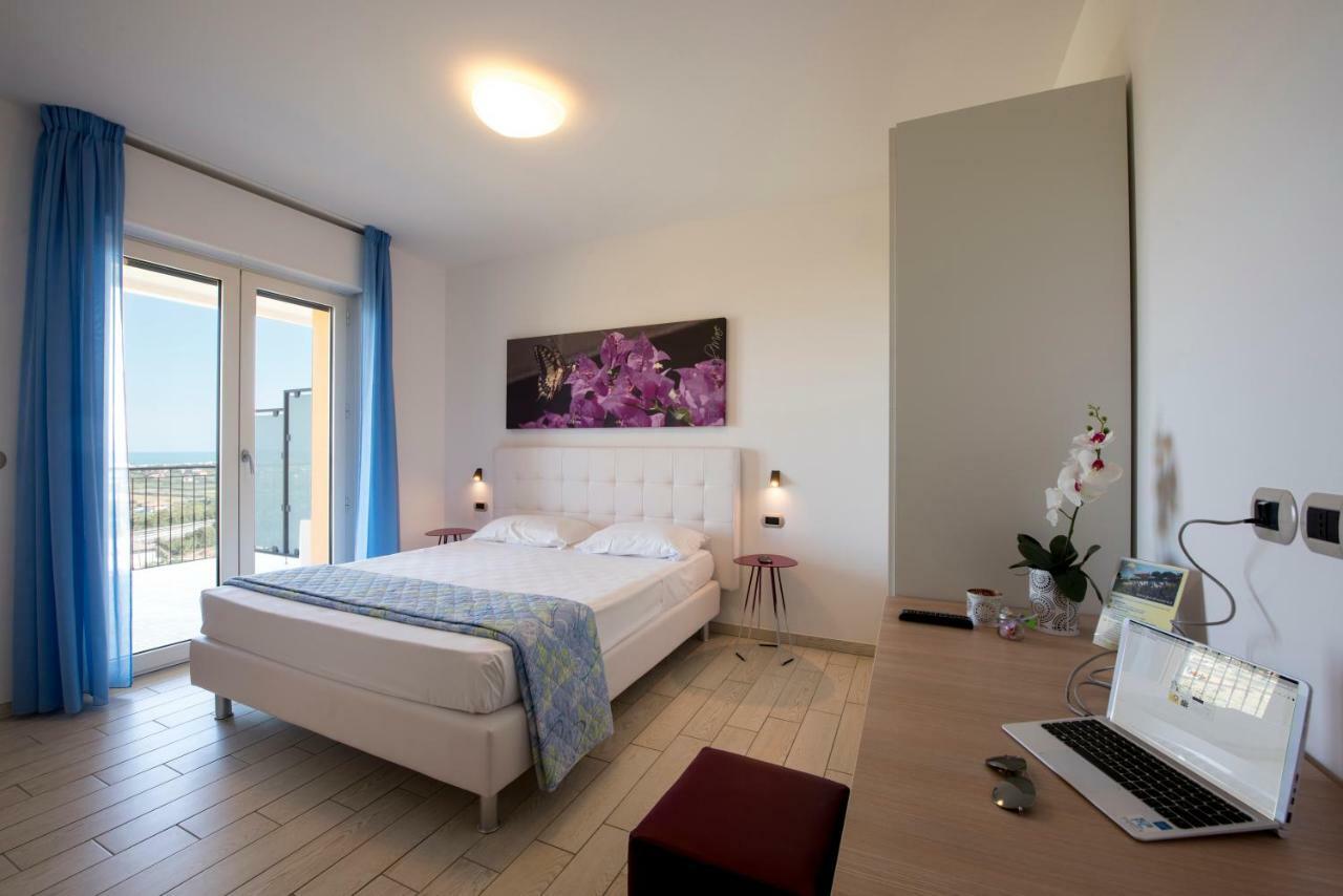 Bed and Breakfast Il Giardino Sul Mare Martinsicuro Esterno foto